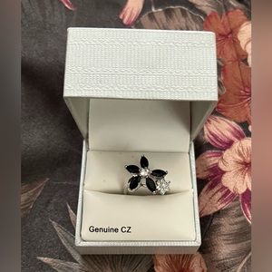 Kohl’s Silver Tone Genuine Cubic Zirconia Flower Ring Size 8